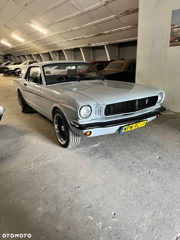 Ford Mustang - 22