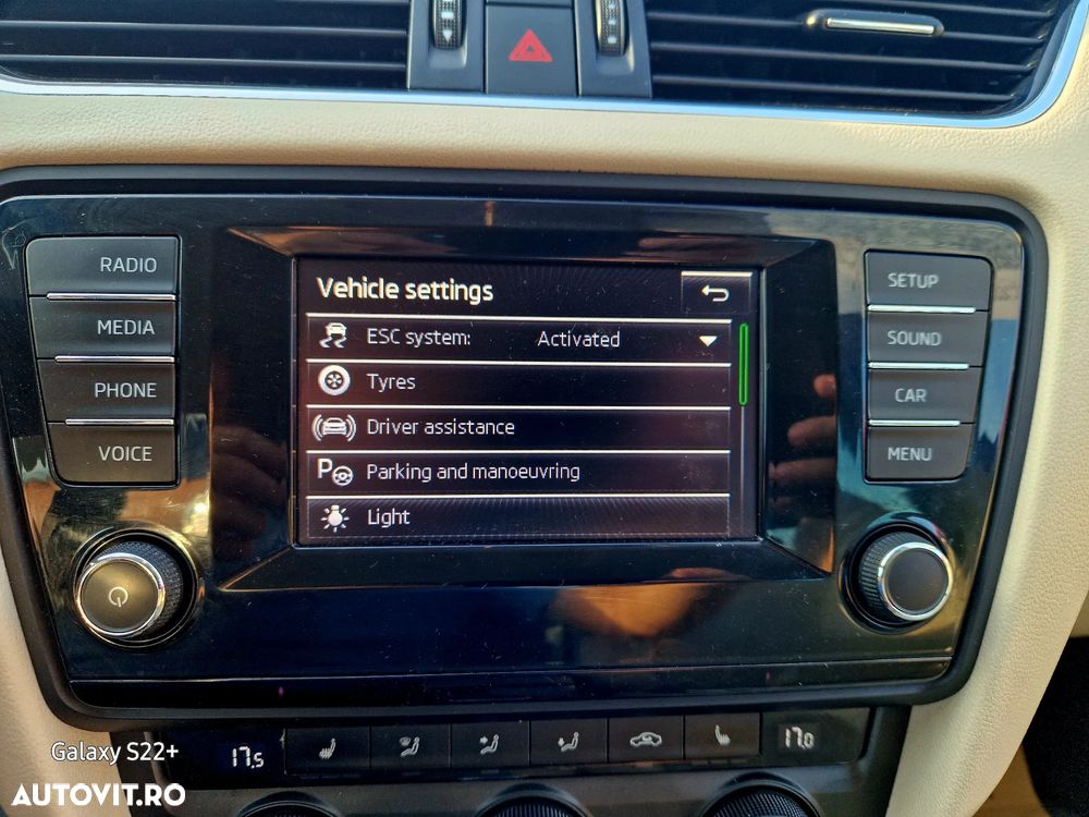 Skoda Octavia Combi 2.0 TDI DSG Premium Edition - 16