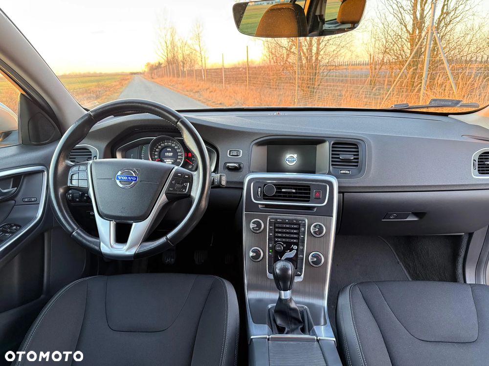 Volvo V60 D3 Momentum - 12