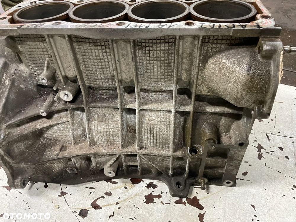 Blok silnika Skoda Fabia I 1.4 MPI AZF - 9