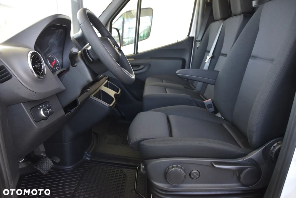 Mercedes-Benz Sprinter - 11