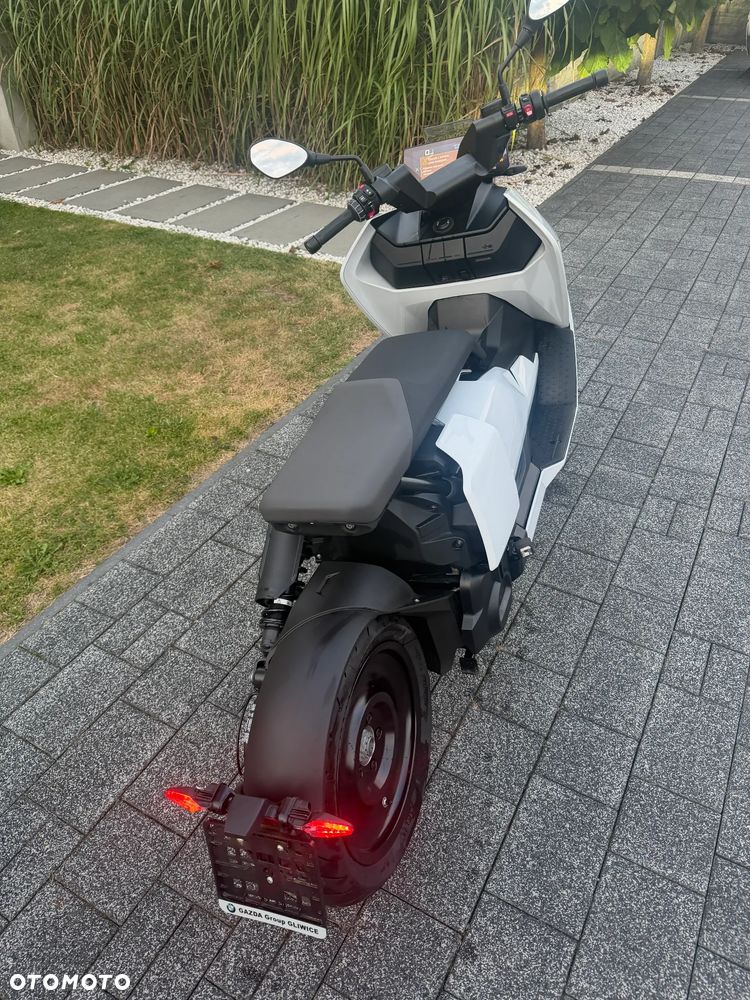 BMW CE 04 - 11