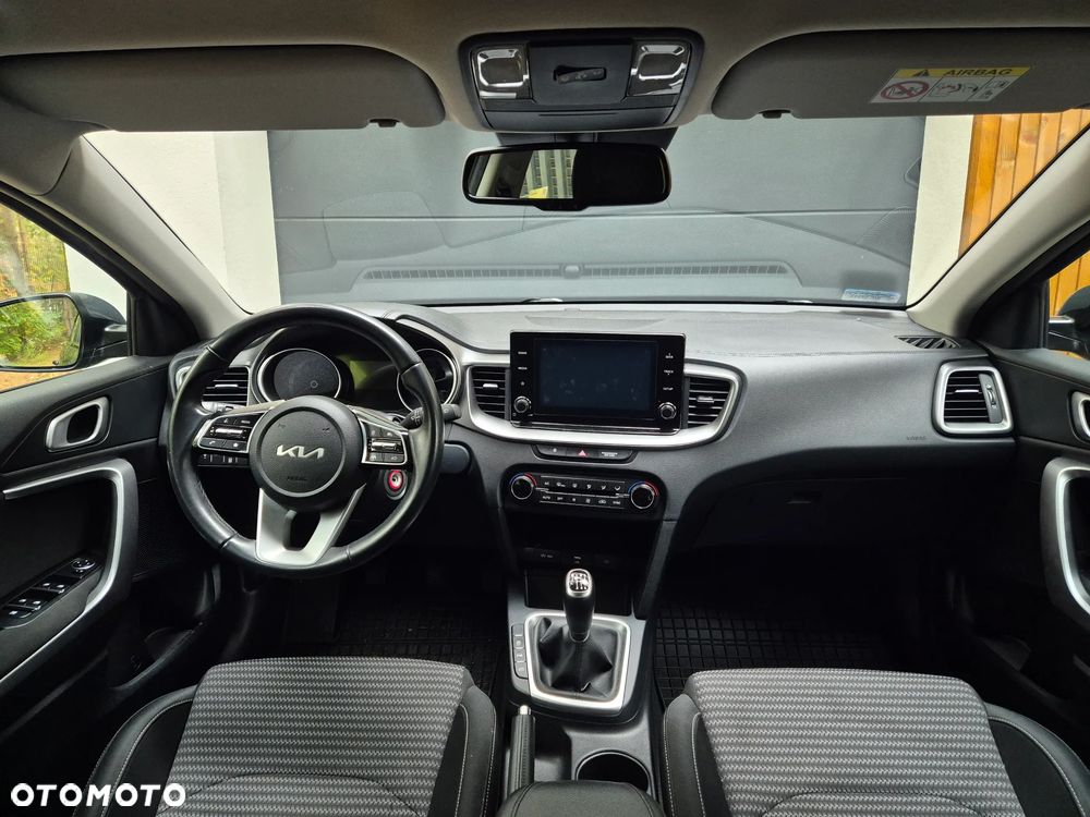Kia Ceed 1.5 T-GDI M - 10