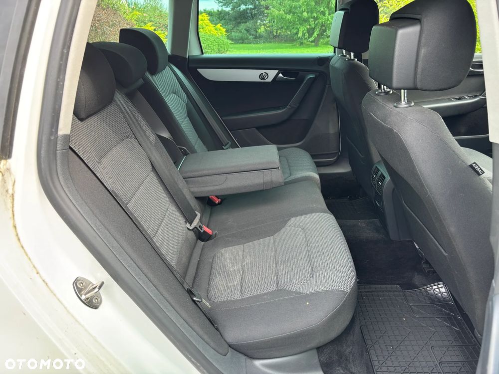 Volkswagen Passat Variant 2.0 TDI DPF Sportline - 23