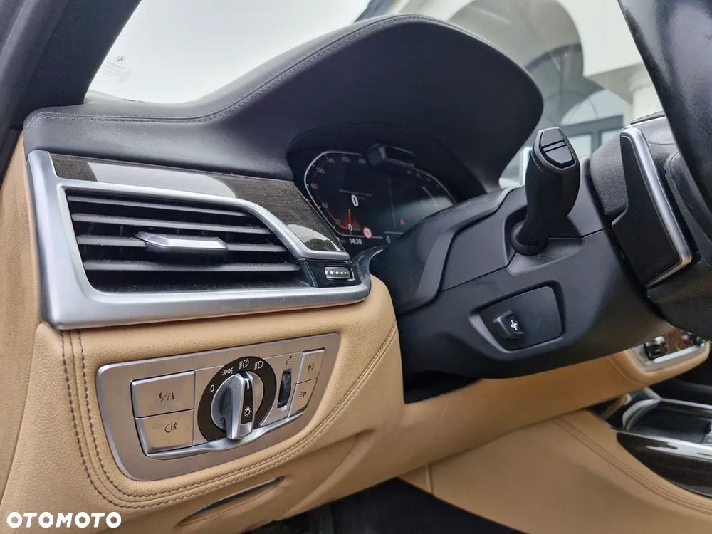 BMW Seria 7 740d xDrive sport - 12