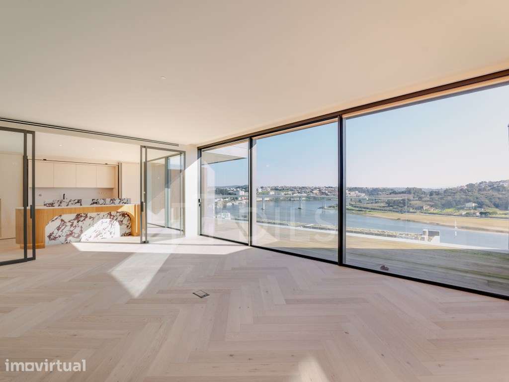 Apartamento T4+1, com varanda, frente ao Rio Douro - Grande imagem: 2/120