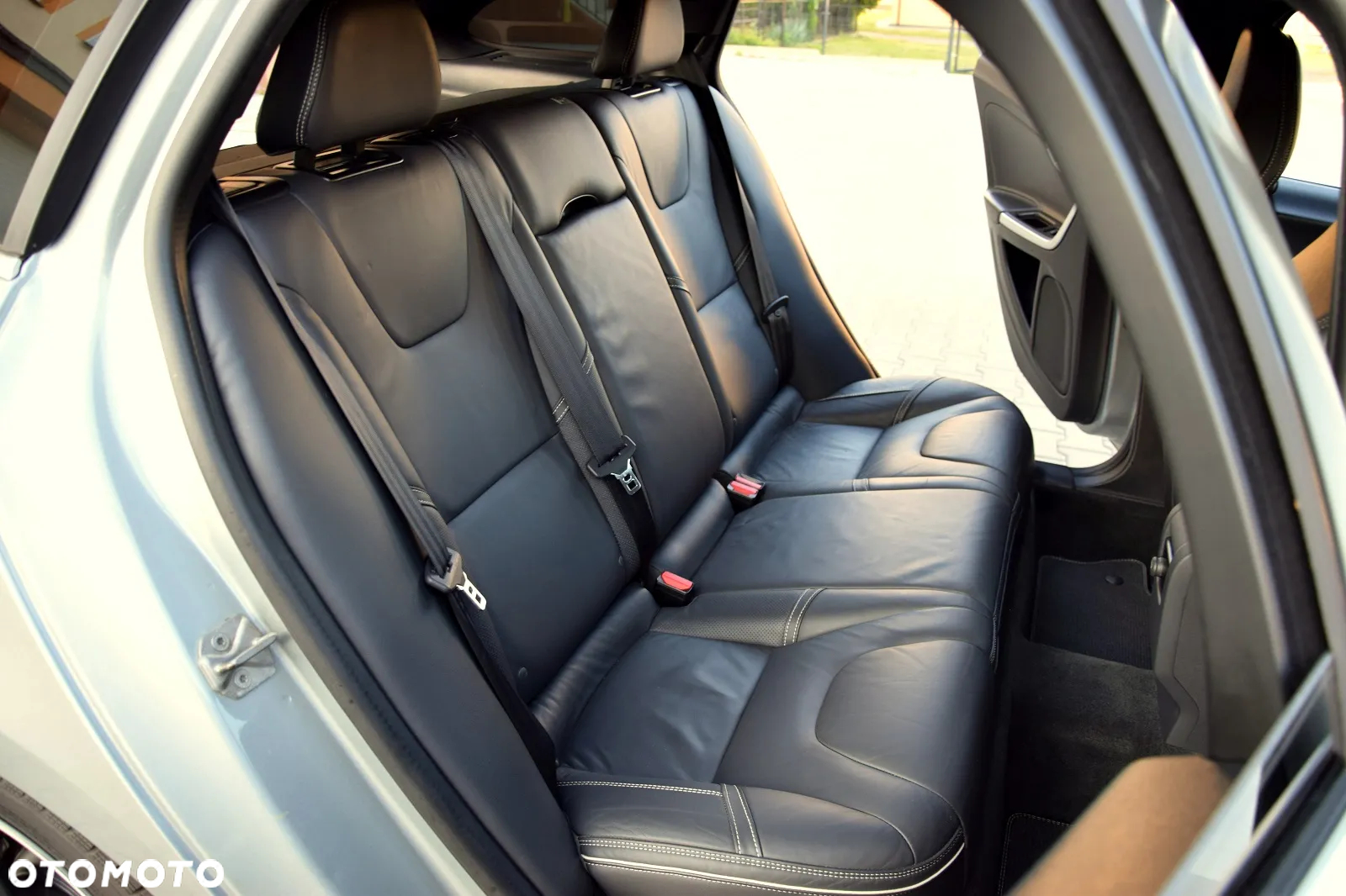 Volvo V60 D5 AWD R-Design Summum - 24