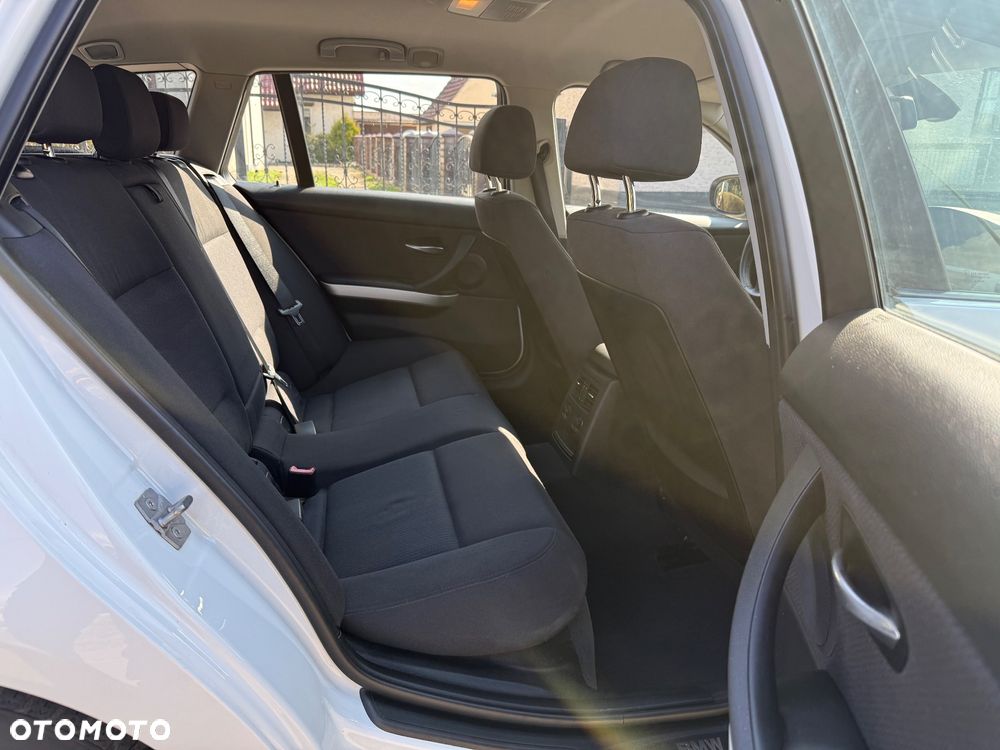 BMW Seria 3 320d xDrive DPF - 15