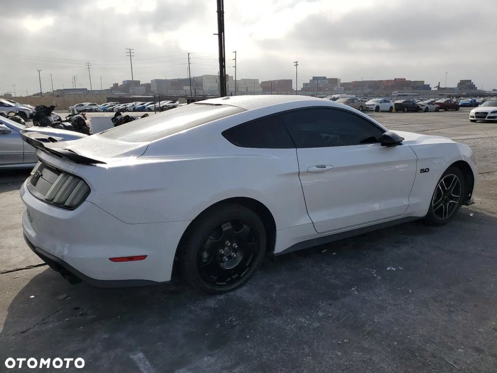 Ford Mustang 5.0 V8 GT - 4