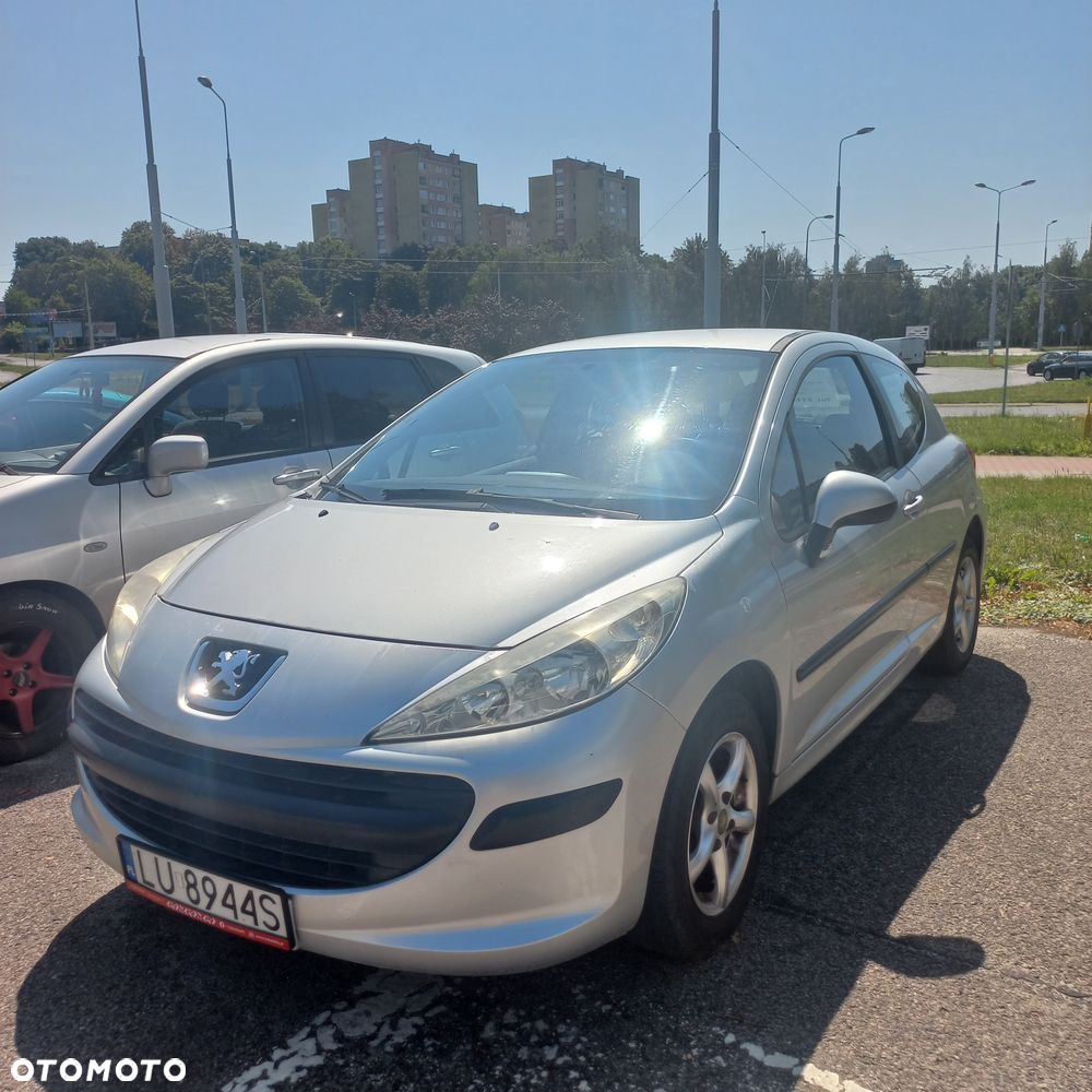 Peugeot 207 - 1