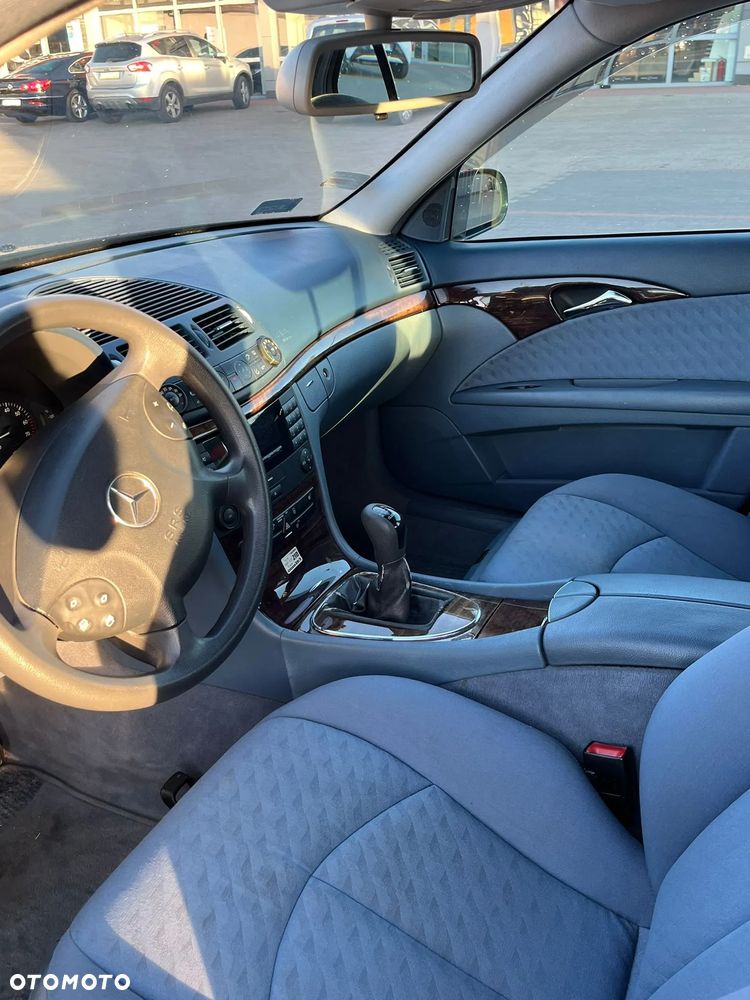 Mercedes-Benz Klasa E 200 Kompressor T Classic - 2
