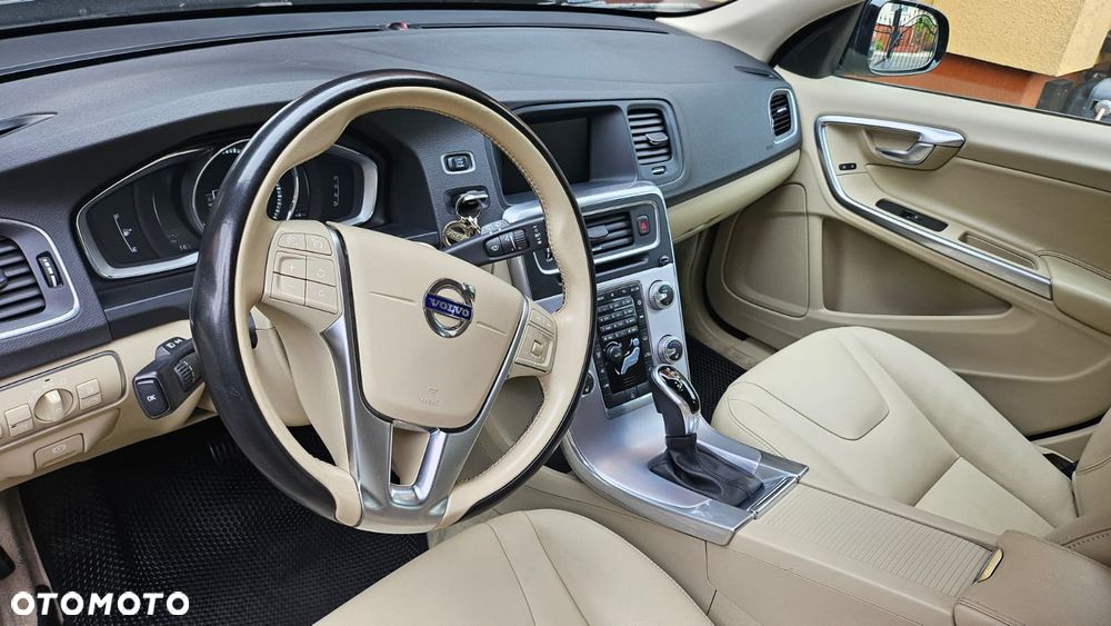 Volvo V60 Cross Country T5 AWD Summum - 9