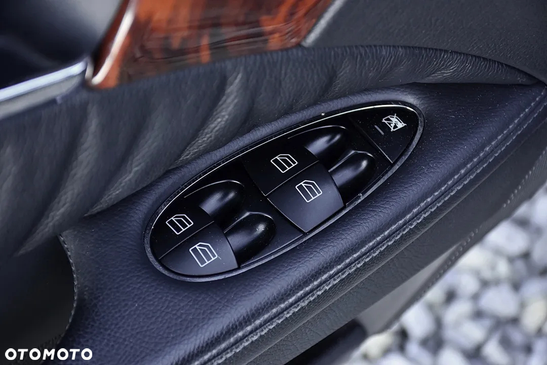 Mercedes-Benz Klasa E 320 4-Matic T Avantgarde - 29