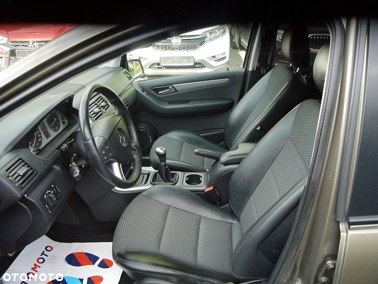 Mercedes-Benz Klasa B 180 BlueEFFICIENCY SPORT EDITION - 25