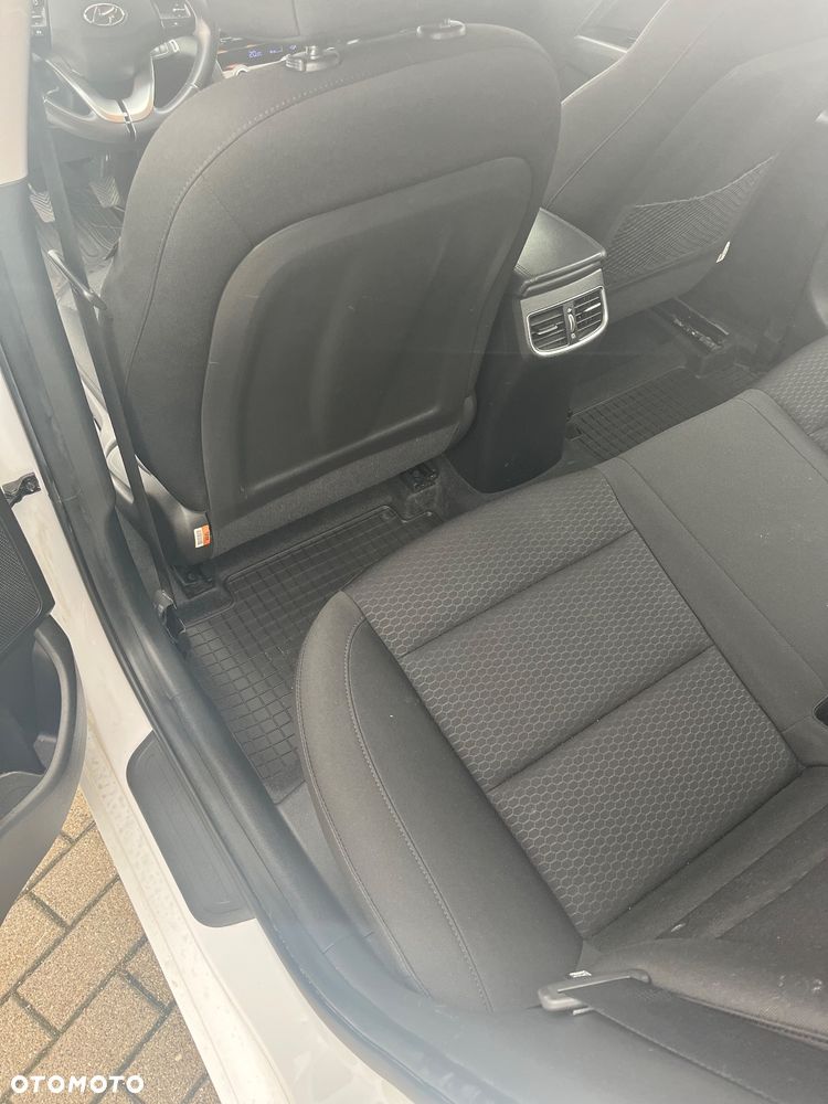 Hyundai Elantra 1.6 Comfort - 10