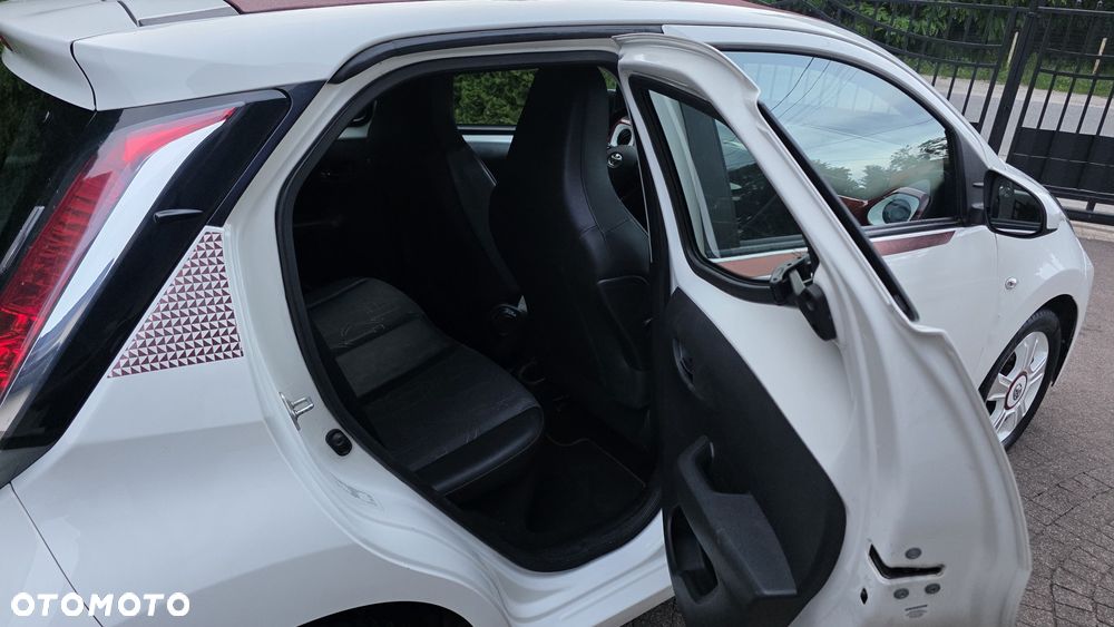 Toyota Aygo x-clusive Style Selection - 11