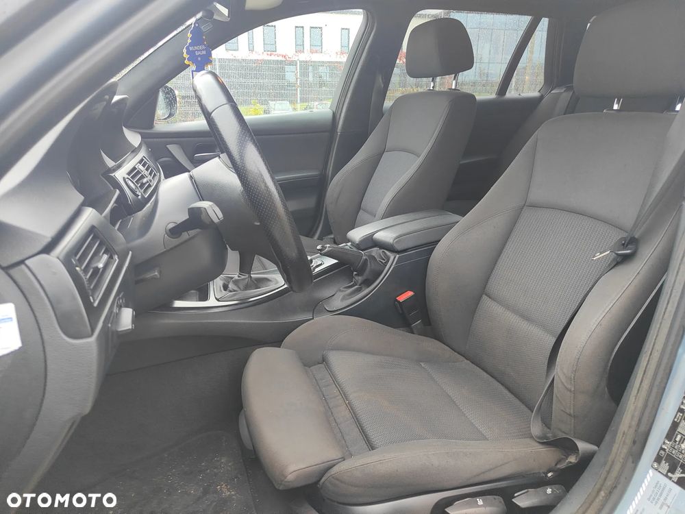 BMW Seria 3 318d - 10