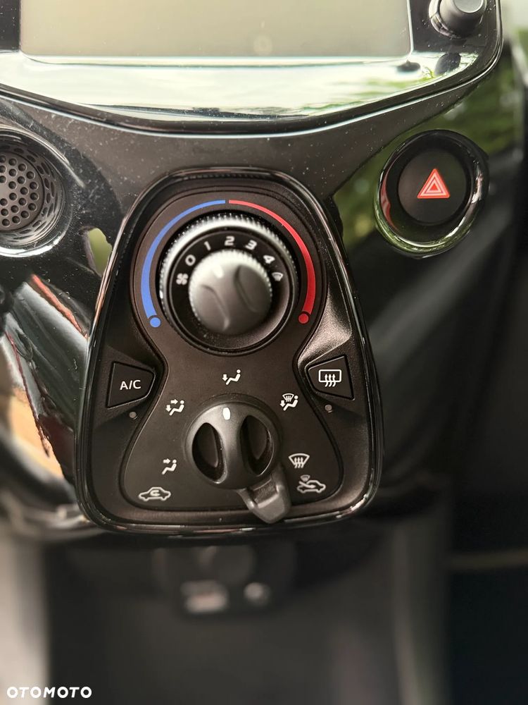 Toyota Aygo x-clusiv - 13