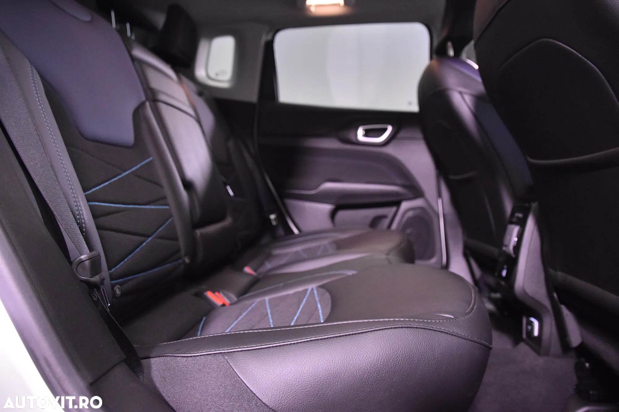 Jeep Compass - 12