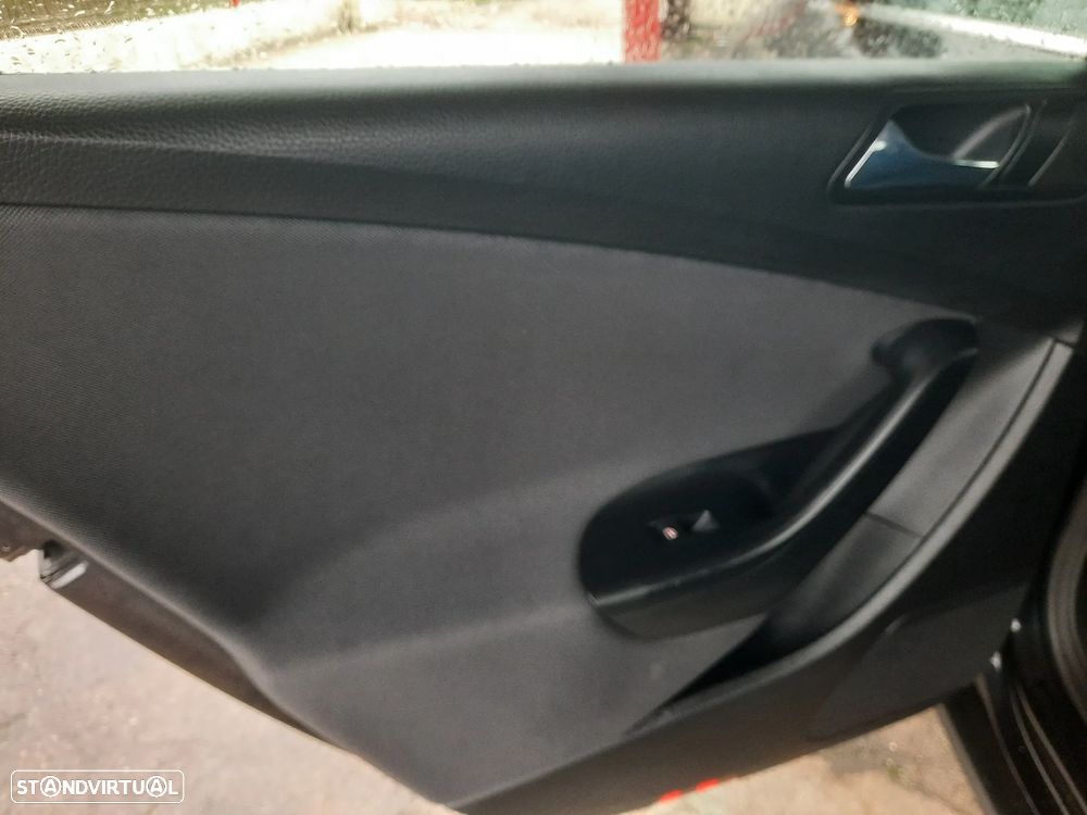 VW Passat Variant 2.0 TDi Confortline - 20