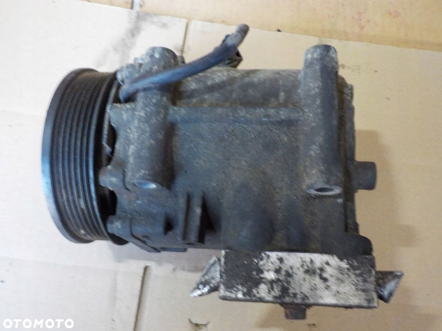 FORD FIESTA MK6 SPRĘŻARKA KLIMATYZACJI 8V51-19D629-DF - 2