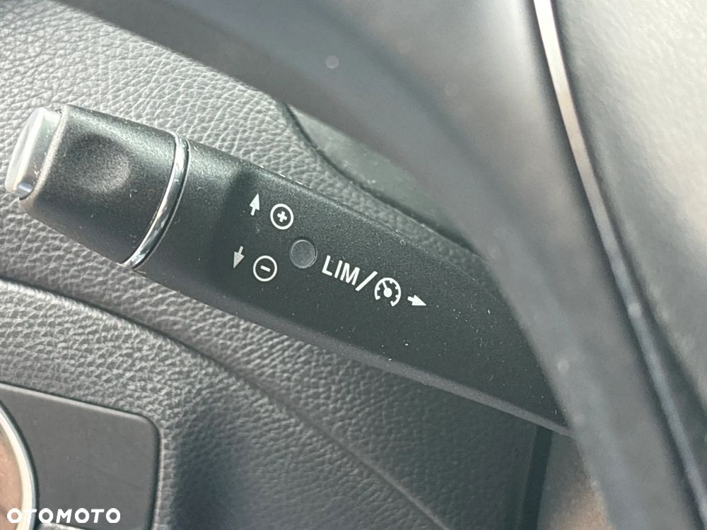 Mercedes-Benz GLA - 23