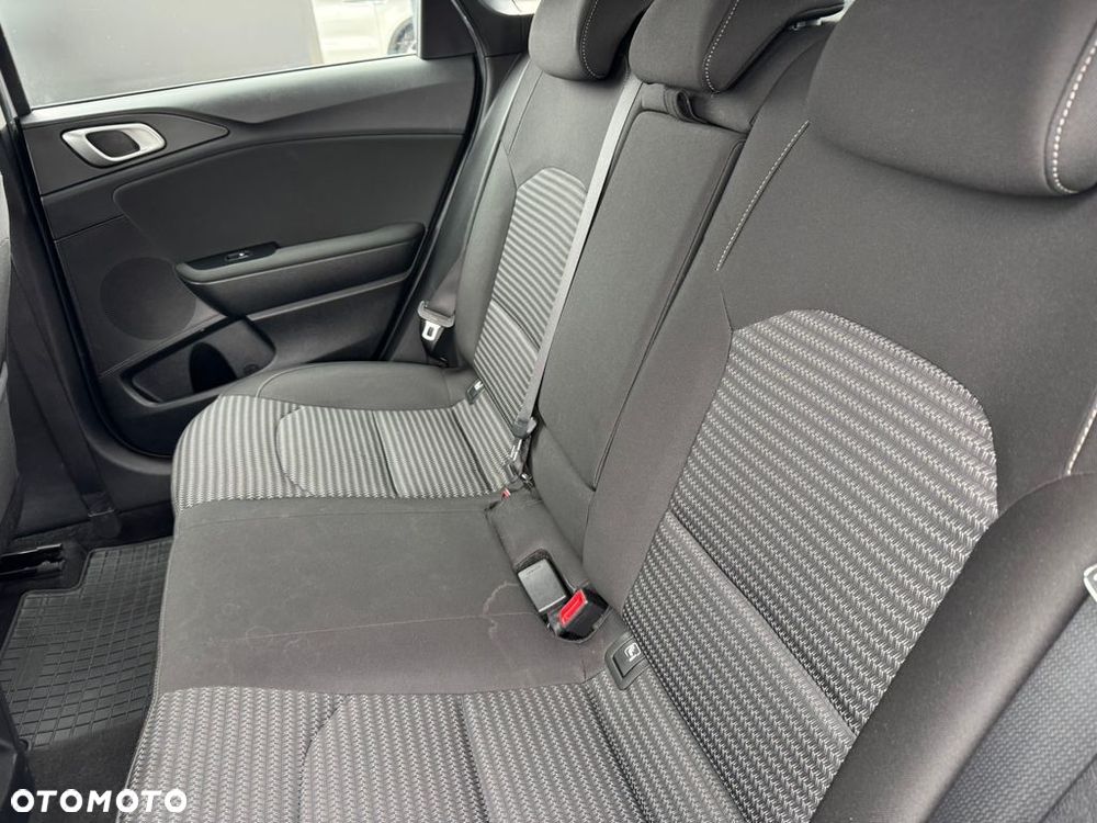 Kia Ceed 1.5 T-GDI M - 19