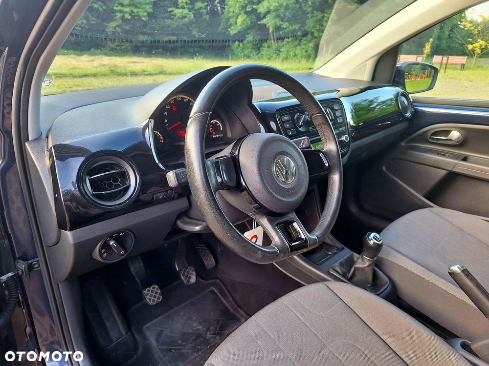 Volkswagen up! United - 17