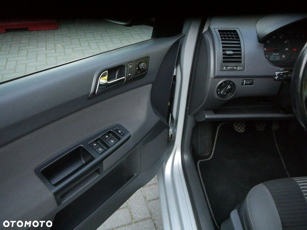 Volkswagen Polo 1.2 MATCH - 29