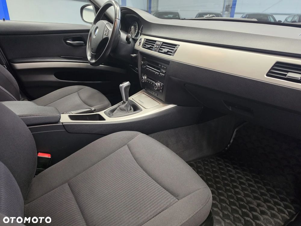BMW Seria 3 318d DPF - 28