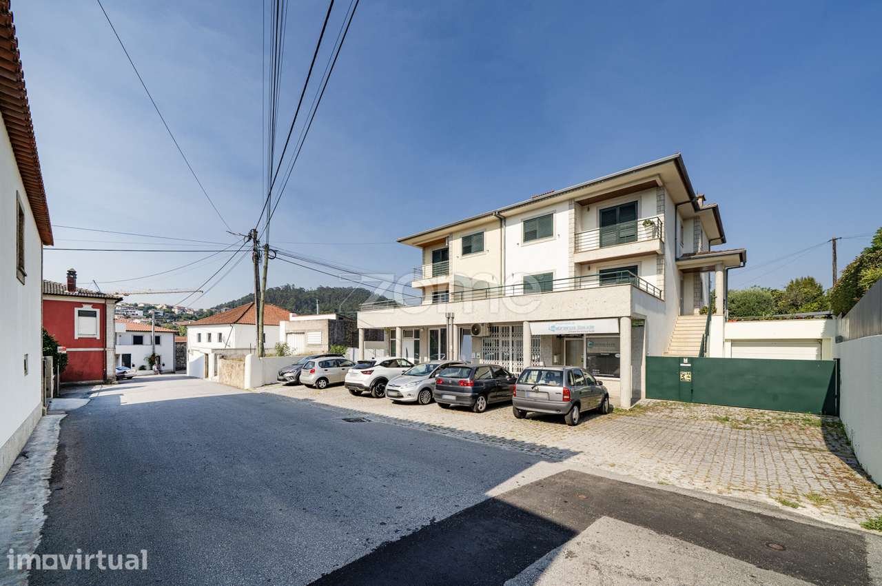 Moradia Geminada T5 em Cabreiros, Braga! - Grande imagem: 2/51