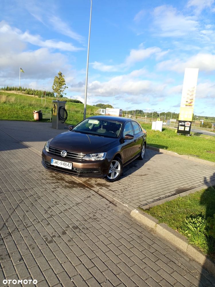Volkswagen Jetta - 1