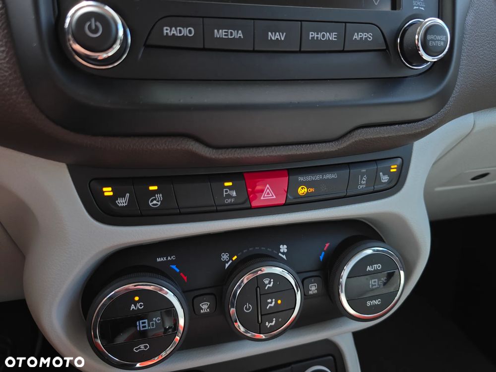 Jeep Renegade 1.4 MultiAir DSG Limited - 28