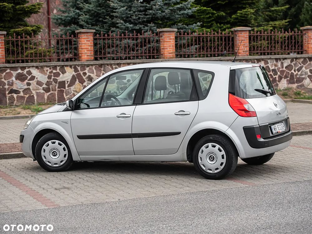 Renault Scenic 1.6 16V Confort Expression - 9