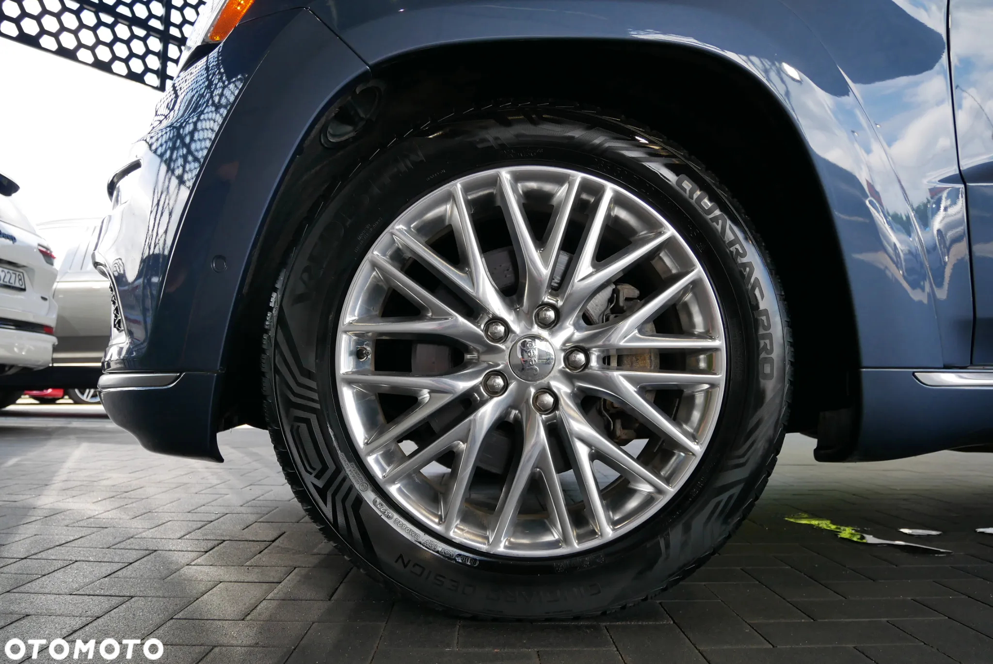 Jeep Grand Cherokee 5.7 V8 HEMI Summit - 35