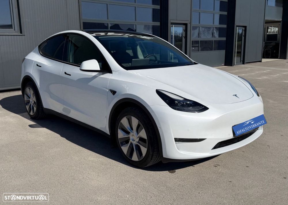 Tesla Model Y Long Range Dual Motor AWD - 3