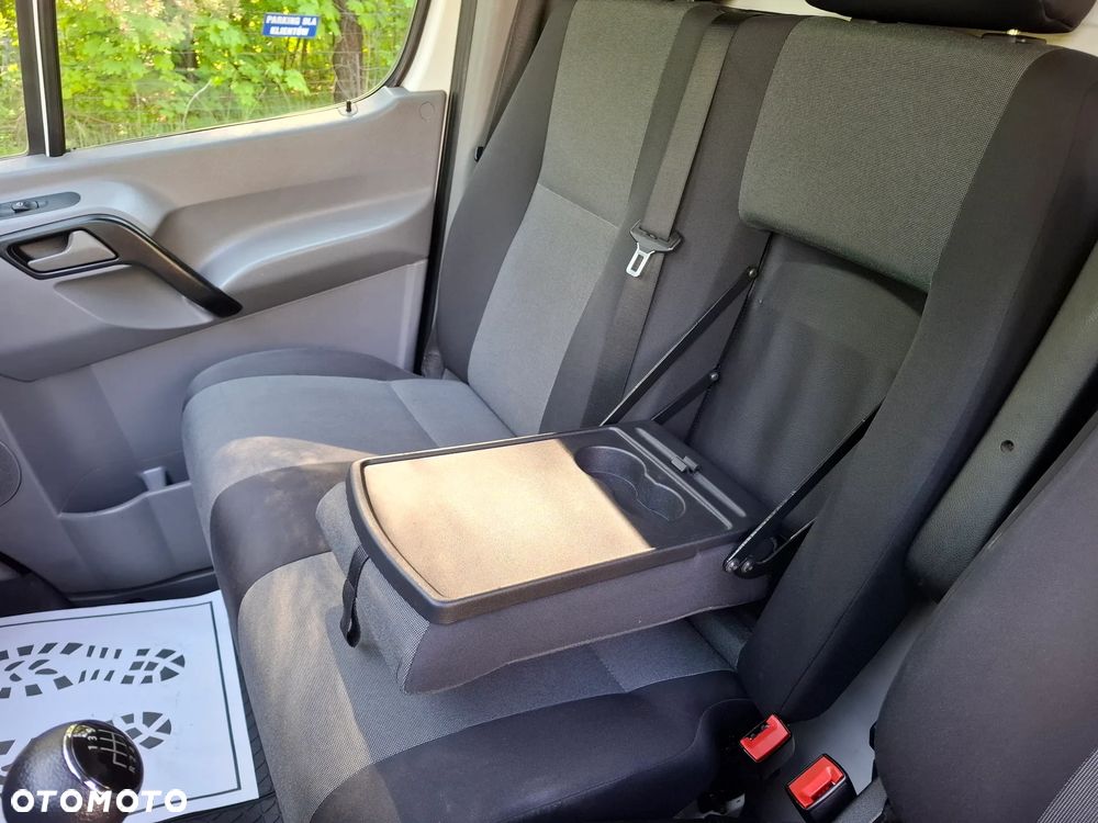 Volkswagen CRAFTER* KONTENER* WINDA 750 kg* UDT * KLIMATYZACJA * F-Vat 23% - 18