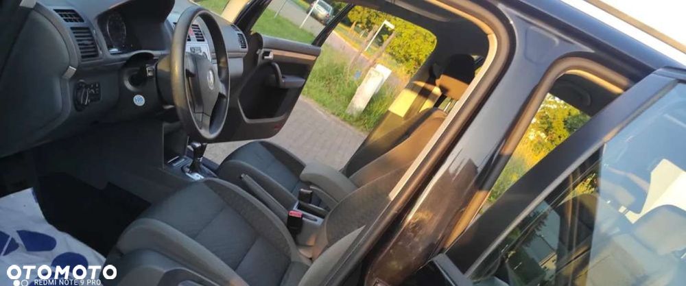 Volkswagen Touran 2.0 TDI DPF DSG STYLE - 6
