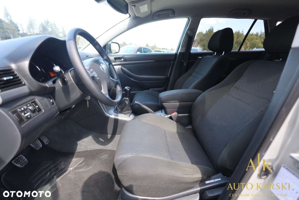 Toyota Avensis - 36
