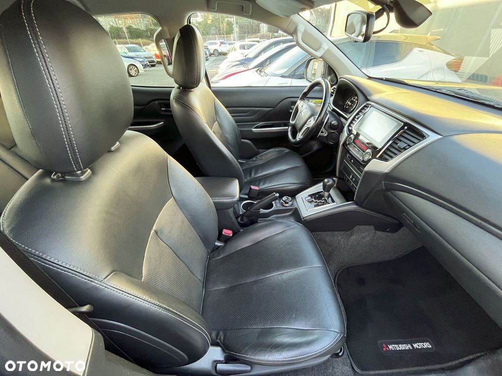 Mitsubishi L200 2.2 d DC Instyle Plus - 13