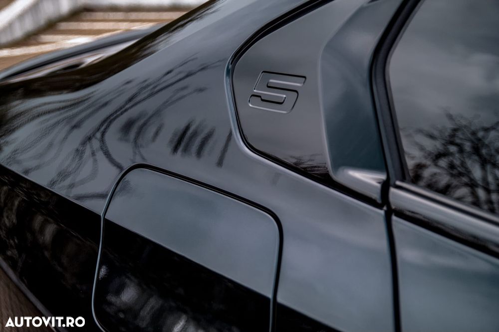 BMW 5 Series 2023 — imagine 8