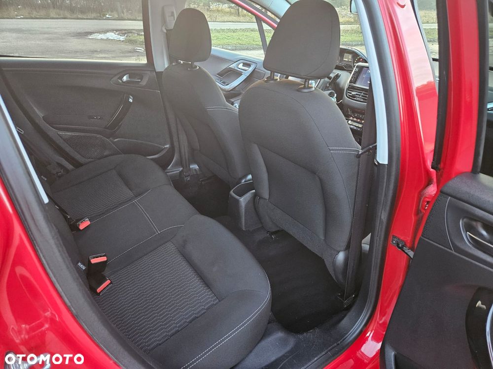 Peugeot 208 PureTech 82 Start & Stop Allure - 11