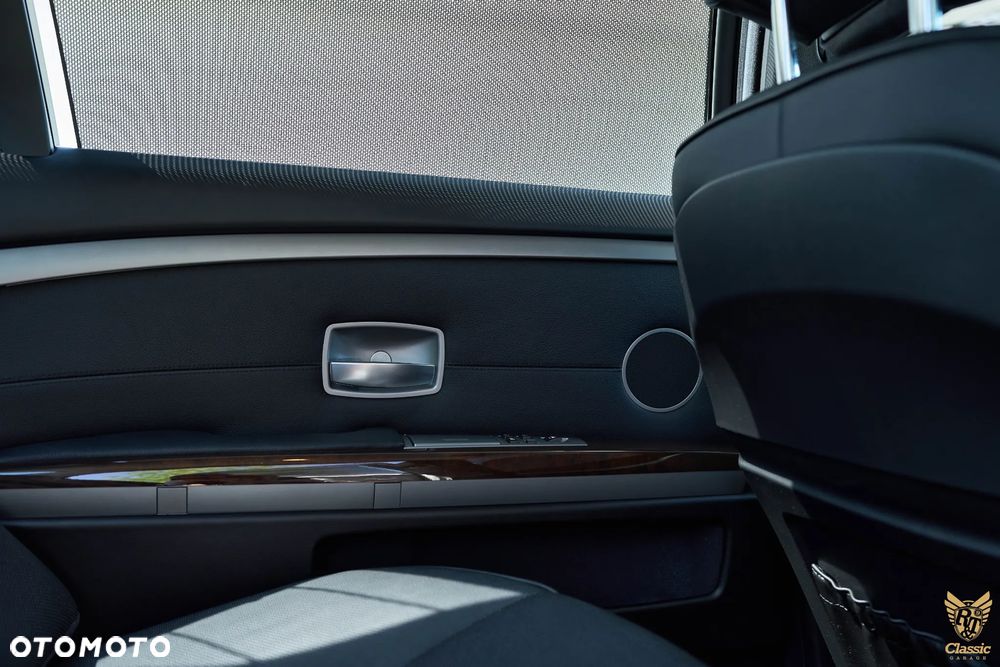 BMW Seria 7 750i L - 37