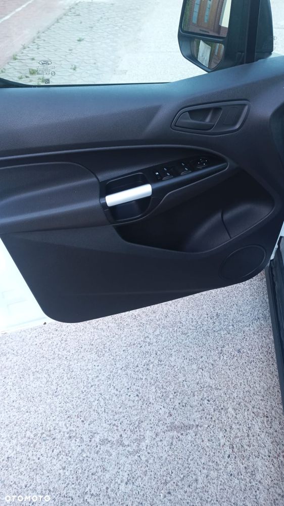 Ford Tourneo Connect Grand - 24