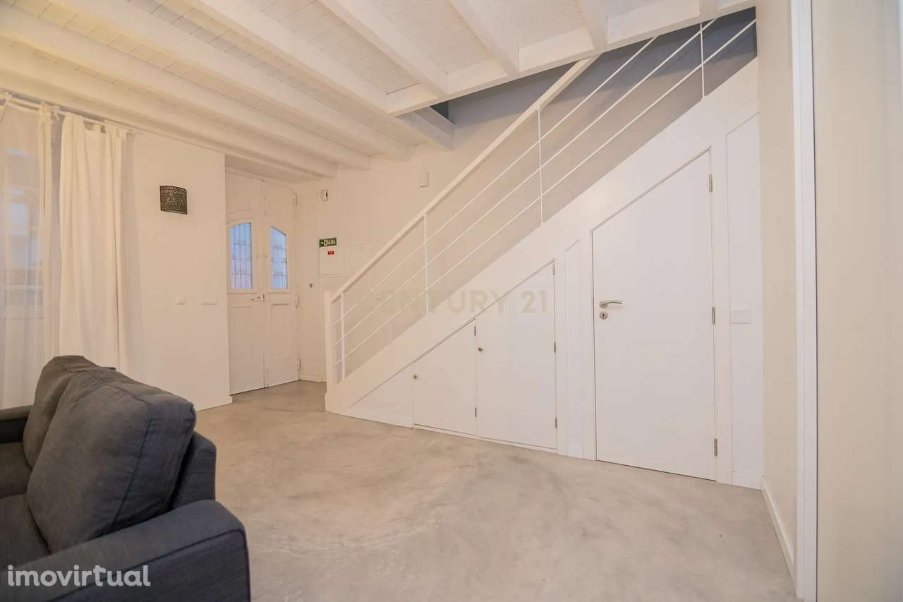 NAO PERCA ESTA GRANDE OPORTUNIDADE! FABULOSA MORADIA TOTALMENTE REMODE - Grande imagem: 3/35