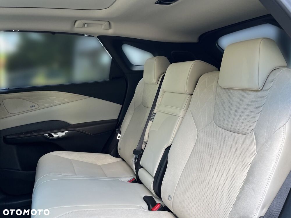 Lexus RX 450h+ Omotenashi - 4