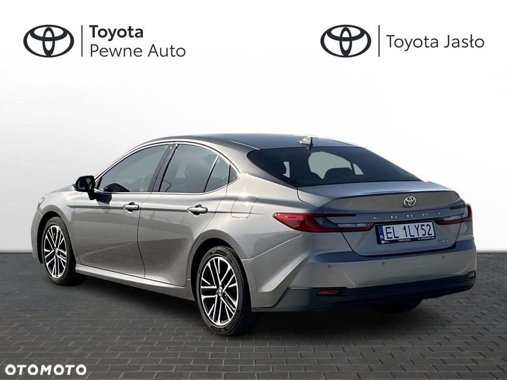 Toyota Camry - 4
