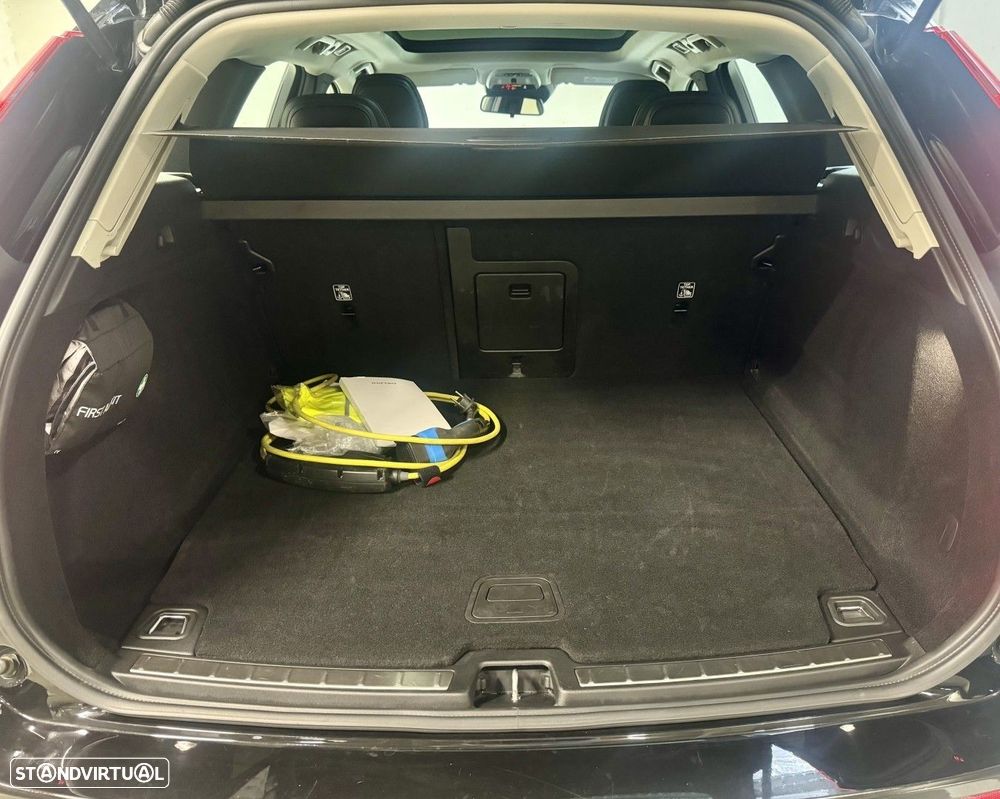 Volvo XC 60 2.0 T8 PHEV R-Design AWD - 37