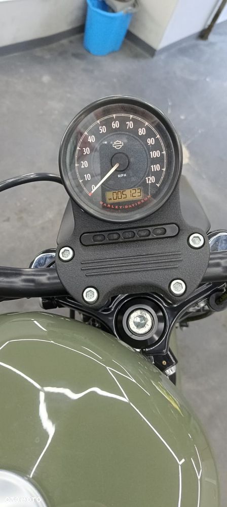Harley-Davidson Sportster Iron 883 - 6
