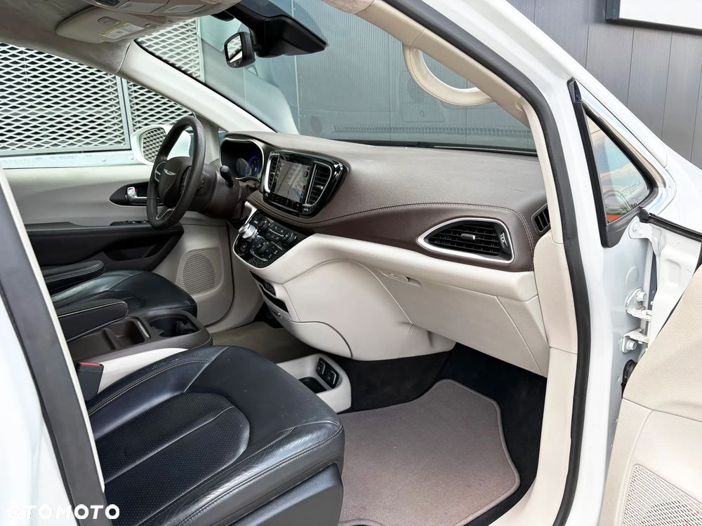 Chrysler Pacifica - 20